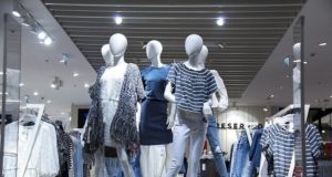 How to Efficiently Display Dress Clothing Using Forms and Mannequins to Stand Out