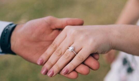 How Do I Get the Best Deal on an Engagement Ring
